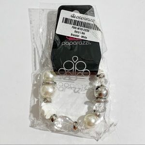 Paparazzi - Here I Am Bracelet - White